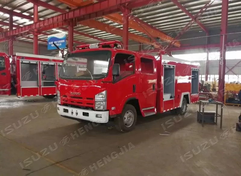 ISUZU NPR/700Pشاحنة إطفاء