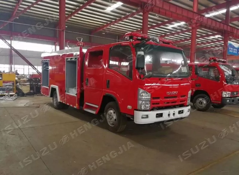 ISUZU NPR/700Pشاحنة إطفاء